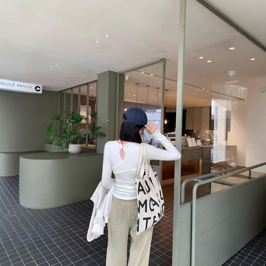 Elegant Slim Fit Long-Sleeve Round Neck T-Shirt for Women - Autumn/Winter Korean Style Base Layer