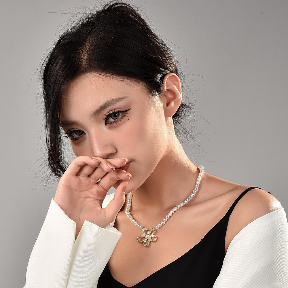 Fritillary Pearl Necklace Women'S 2024 Collarbone Chain Light Luxury High-End Niche Sweater Chain Neck Chain Summer