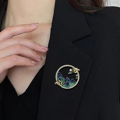 Broszka dla kobiet Klasyczna górska rzeka przypinka Hollow Rhinestone Elegancka odznaka wpinka do klapy na torby Koszule Plecaki Wszechstronne akcesoria Idealny prezent