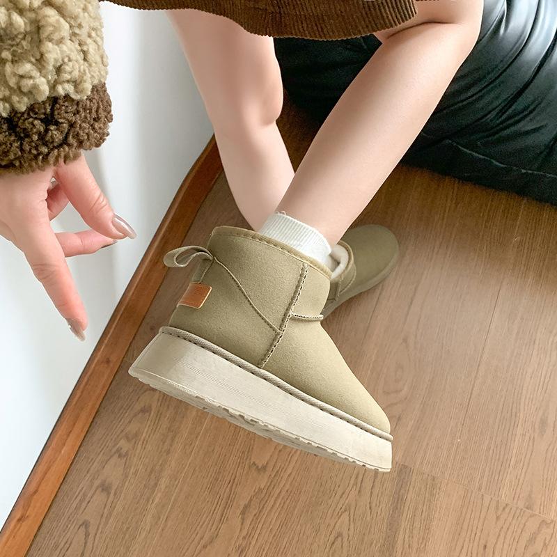 Autumn and winter snow boots women's 2025 new thick-soled thickened thermal cotton shoes with one foot pedal solid color short tube cold-proof boot