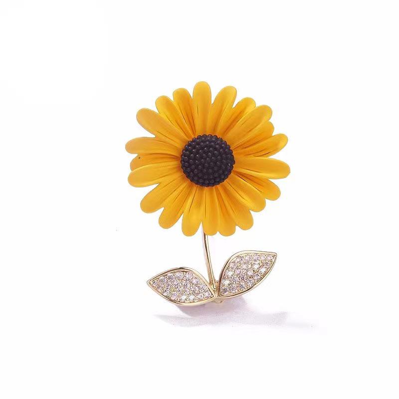 Exquisite Daisy Sunflower Brooch for Women - Elegant Gaokao Gift or Suit Accessory