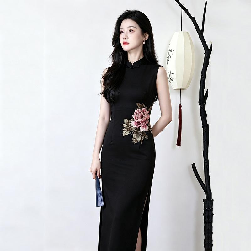 Embroidery black national style new Chinese sleeveless Suzhou long cheongsam improved young 1011 new women's high sense