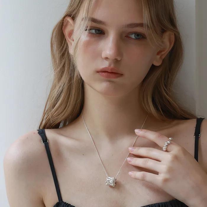 MURMUR NECKLACE 01