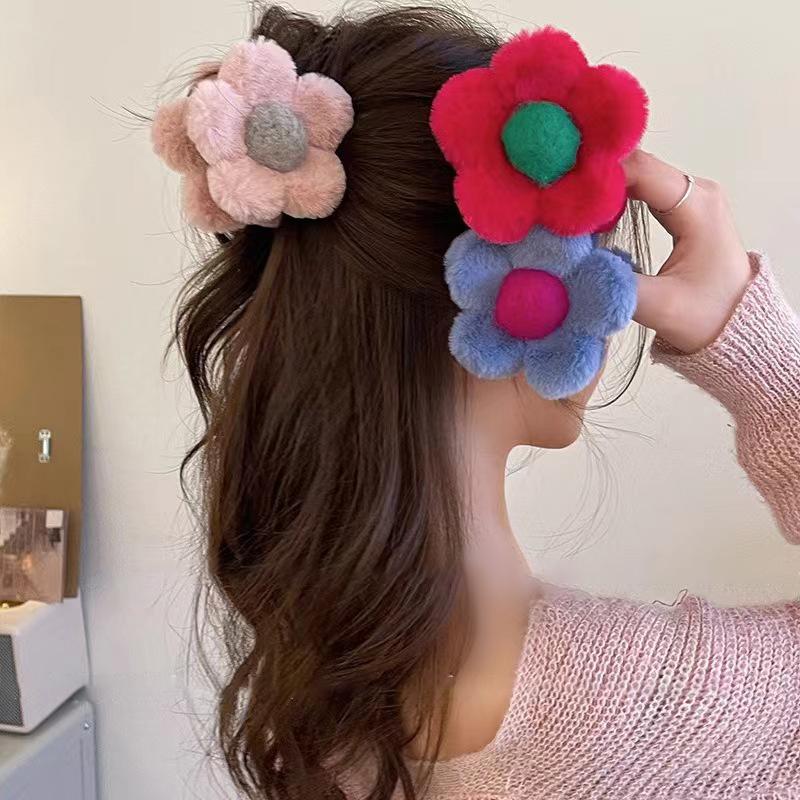 Korean Style Plush Flower Hair Claws Fashion Small Hair Clips Sweet Barrettes Shark Clips For Women Hair Accessories Headwear