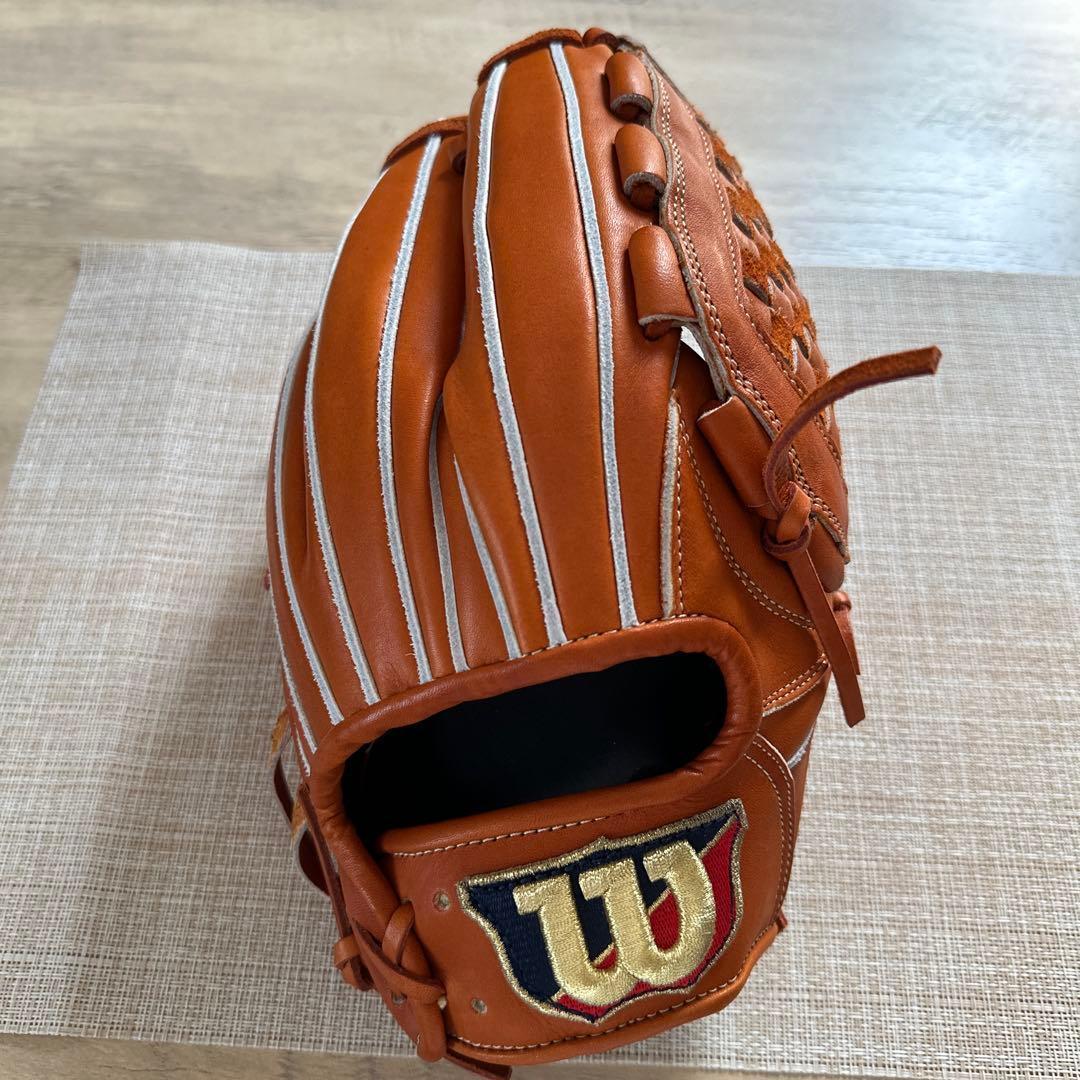 Used Wilson glove for general softball infielders