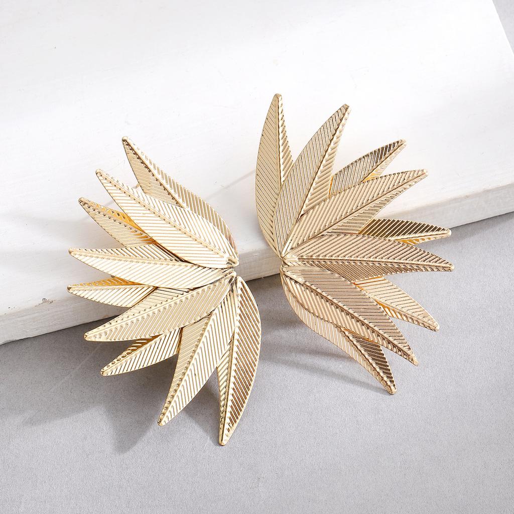High Quality 2026 Exaggerated Leaf Splicing Earrings, Retro Alloy Leaf Temperament Fashionable Geometric Earrings Women