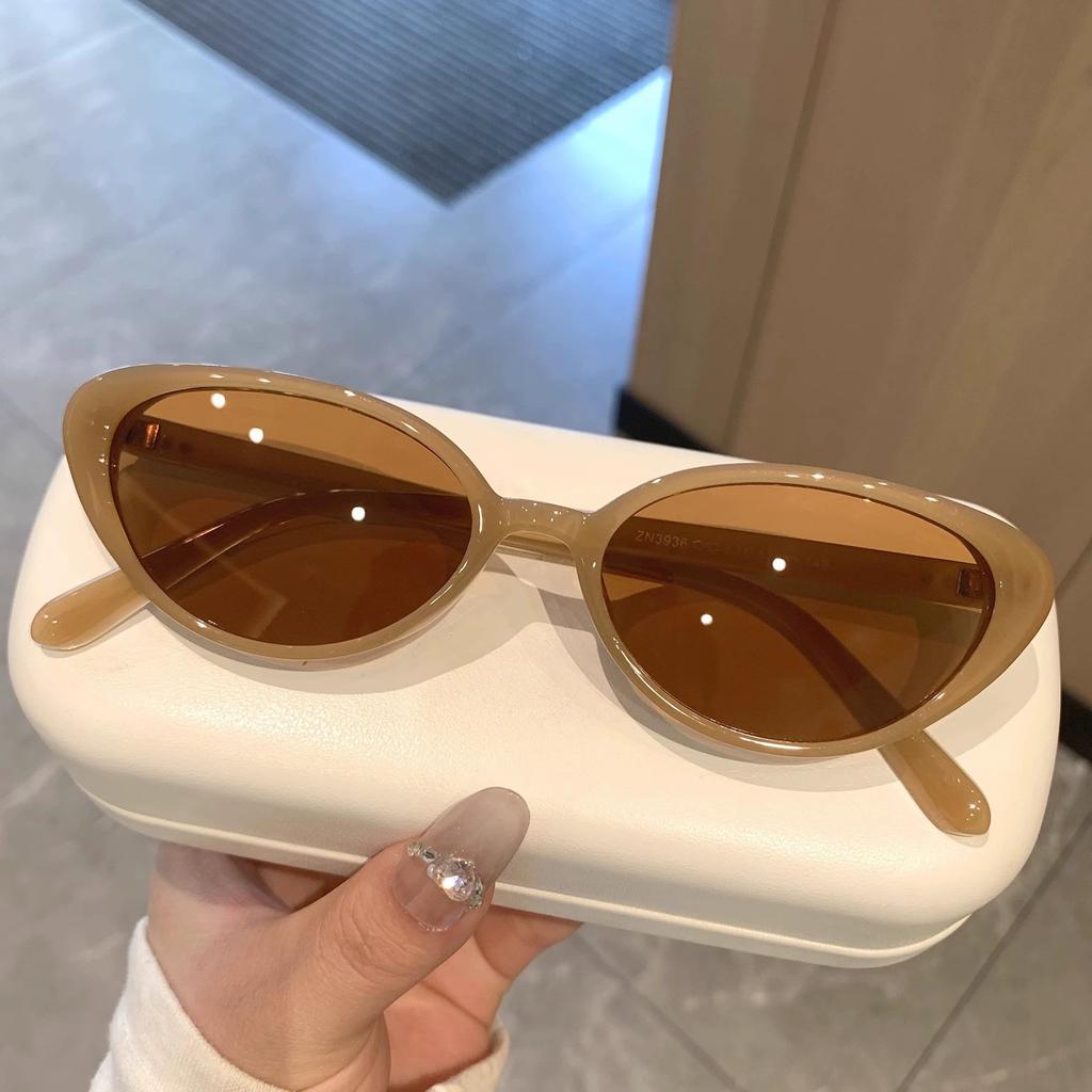 Women's sunglasses, simple small frame cat eye sunglasses.
