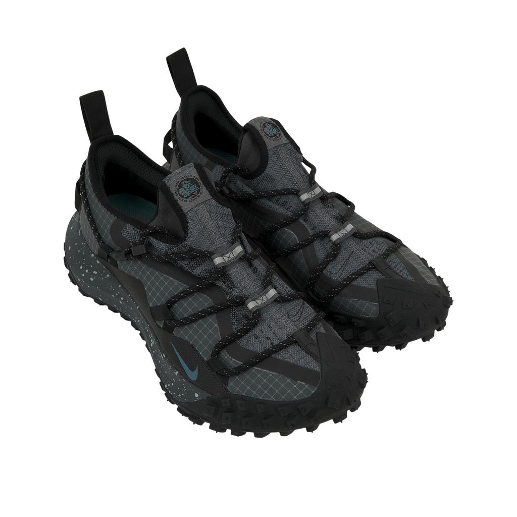 Nike ACG Mountain Fly Low GORE-TEX Μαύρο Σκούρο Γκρι Unisex Αθλητικά Παπούτσια Καπνισμένο Μπλε Λυκόγκριζο Πικάντικο Κόκκινο IB7328-002