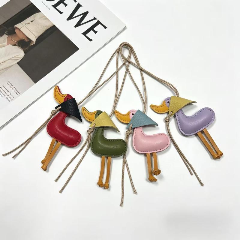 New Creative Scarf Duck Duck Duckling Car Keychain Leather Bag Pendant Pendant Car Keychain Decoration With Cute Keychain