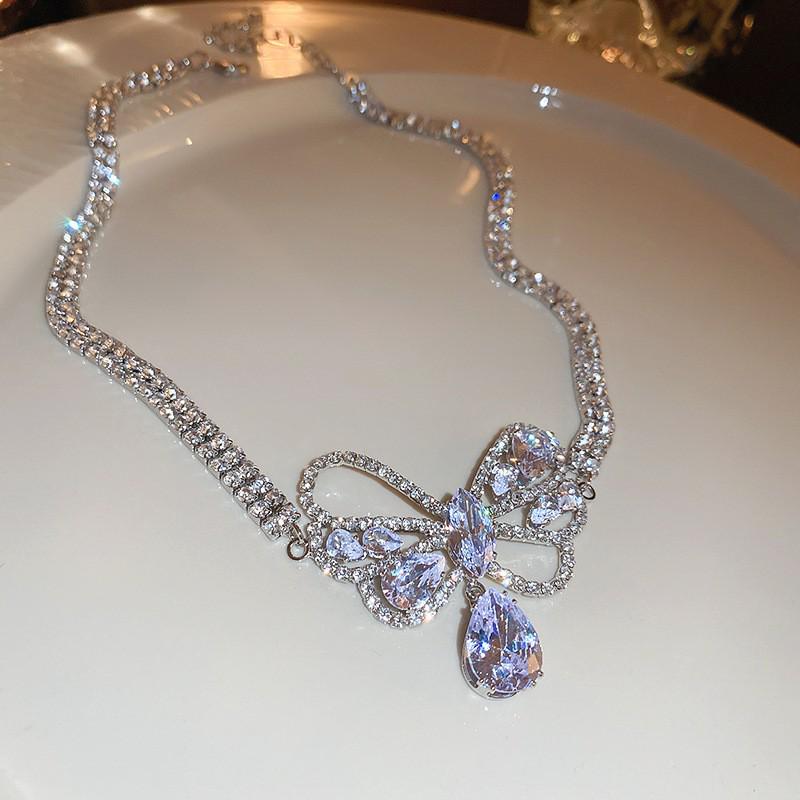 French Inlaid Diamond Pearl Flower Necklace: Elegant Light Luxury, Versatile Clavicle Chain, High-End Jewelry