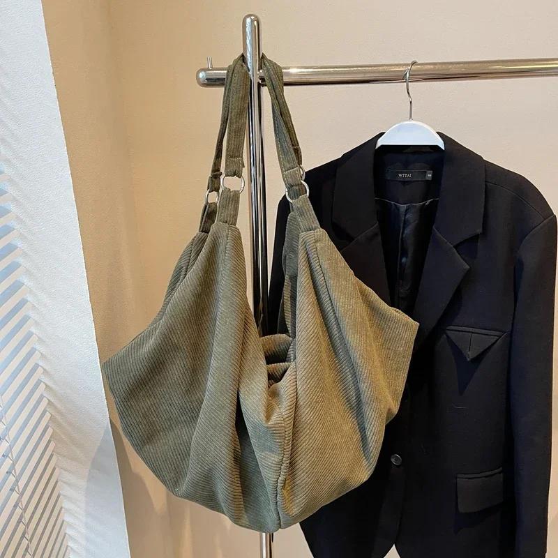 Large Capacity Solid Color Zipper Product Shoulder Bag Fashionable Velvet Sale Versatile Popular Tote Bag