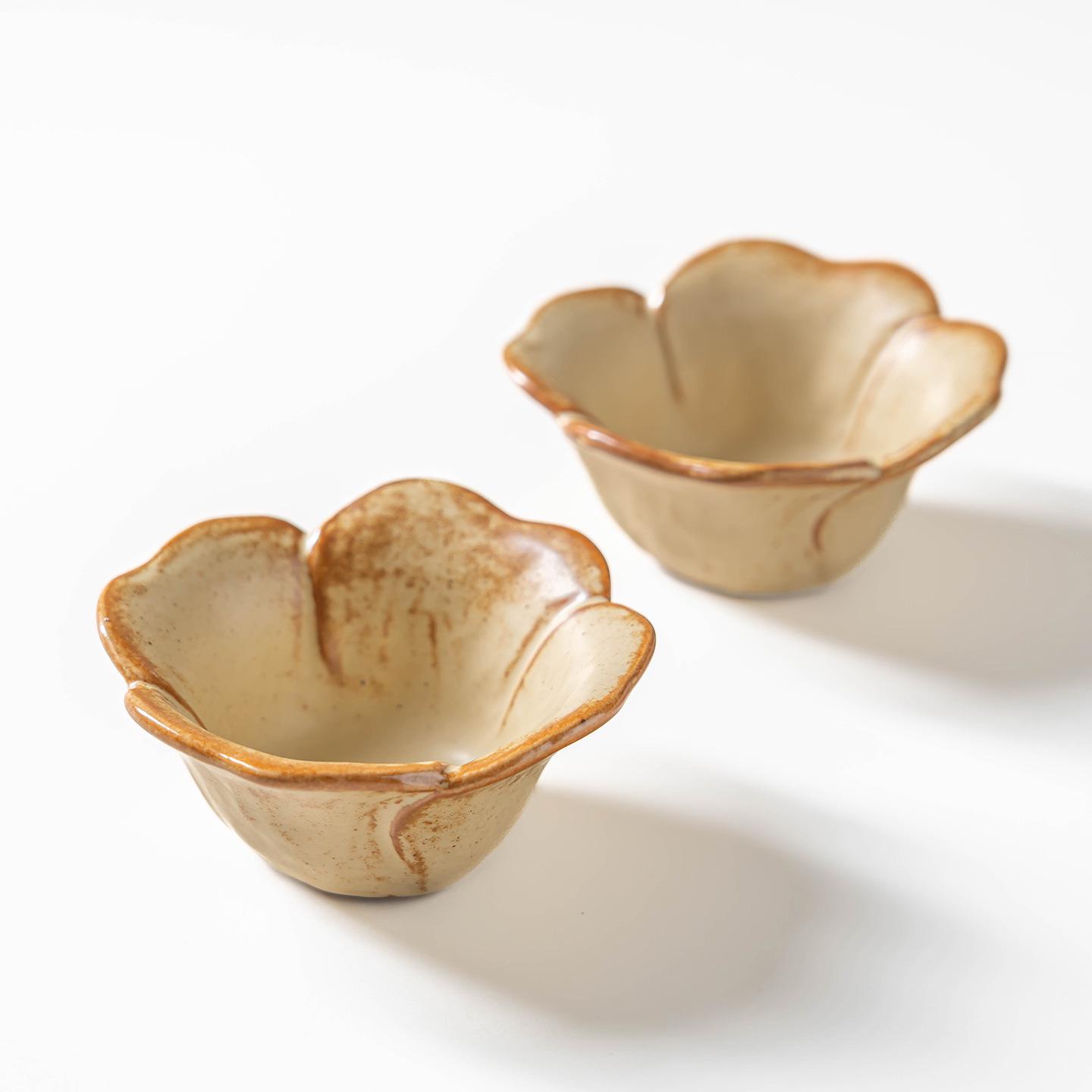 

Retro Ceramic Seasoning Dish – Elegant Small Dish for Side Dishes & Dipping Sauces, Creative Tableware for Home or Restaurant.