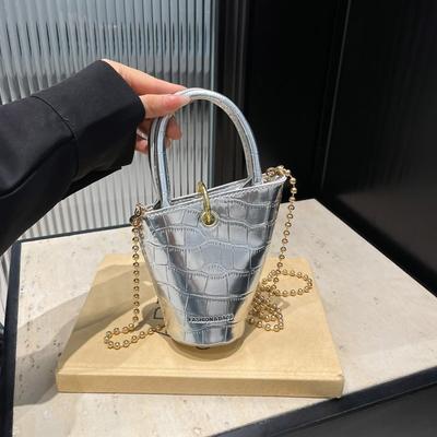 Crossbody Bag, Fashionable New Style, Hot Girl Out On The Street Red Envelope, Niche and Unique Bucket Bag