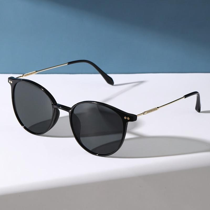 1 Piece of Women's Retro Round Fashionable Sunglasses