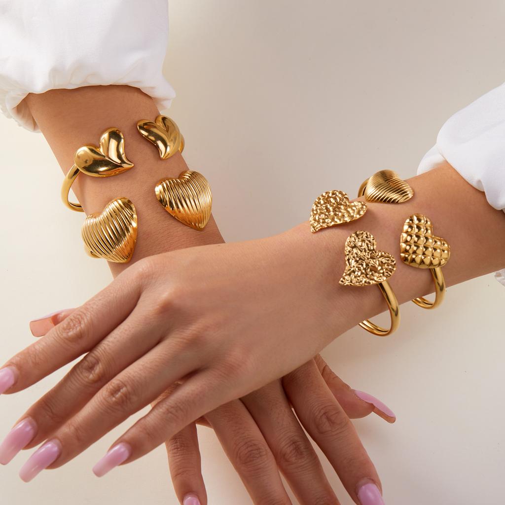 New Classic Sun Moon Pattern Open Bangles Bracelet For Women Gold Color Stainless Steel Heart Cuff Bracelet Hand Ornament Gift