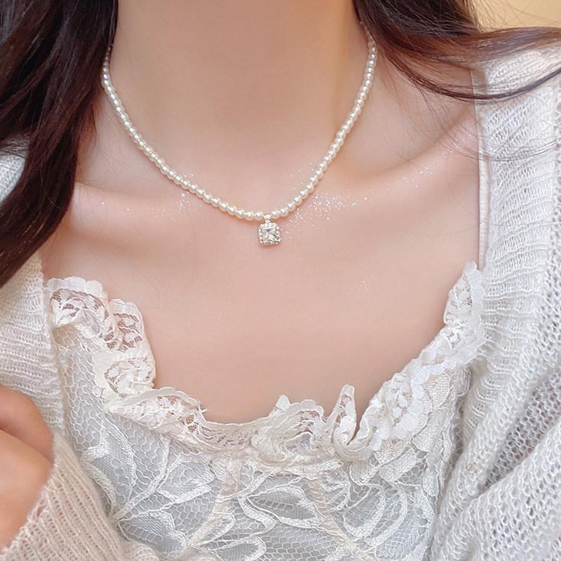 Elegant Pearl Necklace: Trendy, High-End Titanium Steel Clavicle Chain for Women