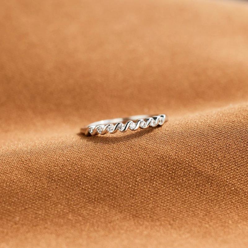 Women's Minimalist Twisted Spiral Ring – European & American Style