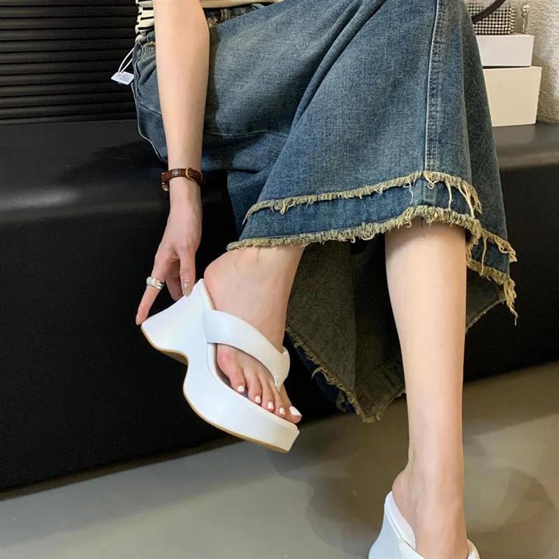 Sommer Zehensteg Damenmode Hausschuhe Plateau Keilabsatz Kleid Pantoletten Lässig Outdoor Flip Flop