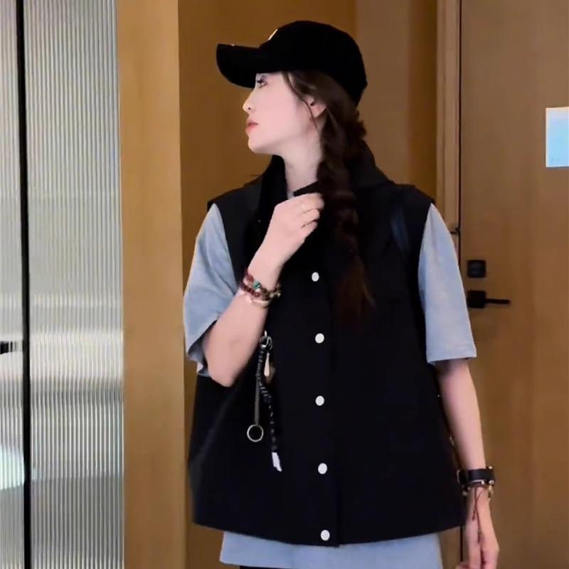 

Женский безрукавный жилет с капюшоном - Ретро корейский стиль с подплечниками, Приталенный крой, Осень 2024. Large чёрный