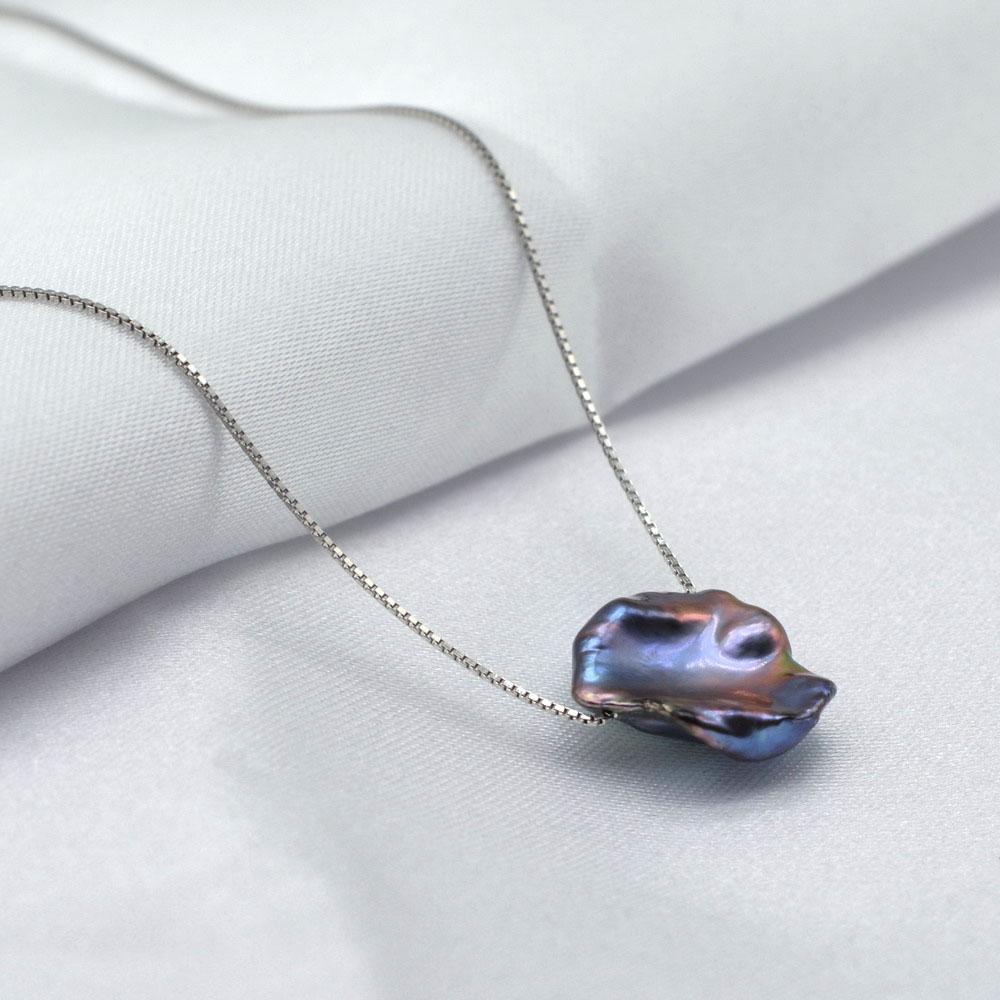 Женское ожерелье с черным жемчужным кулоном в стиле барокко — фото 4