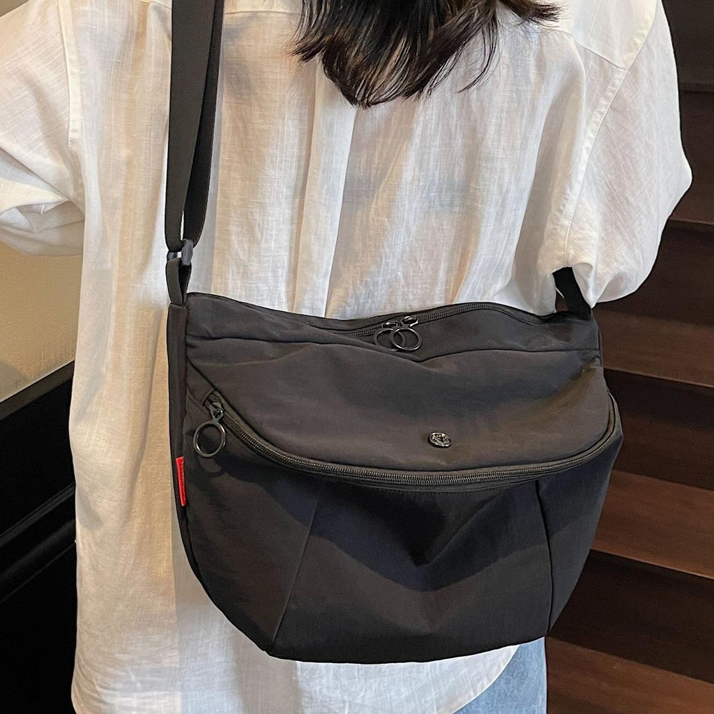 2025 summer new canvas dumpling bag niche design high sense fashion versatile going out commuter messenger bag