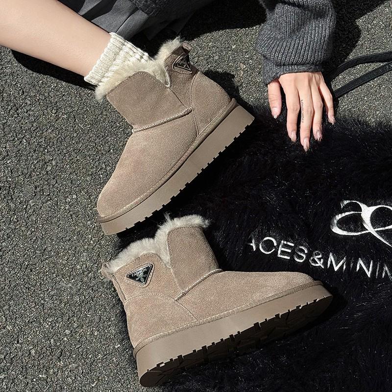 Women's 2025 Fleece-Lined Wool Snow Boots: Thick-Soled, Non-Slip, Wear-Resistant, Genuine Leather for Autumn/Winter.