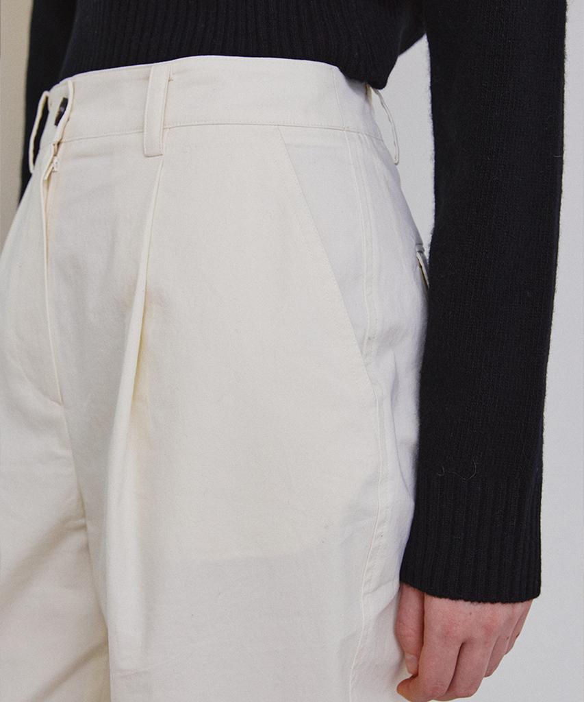 STEP AROUND Washed Tuck Straight Cotton Pants_Cream