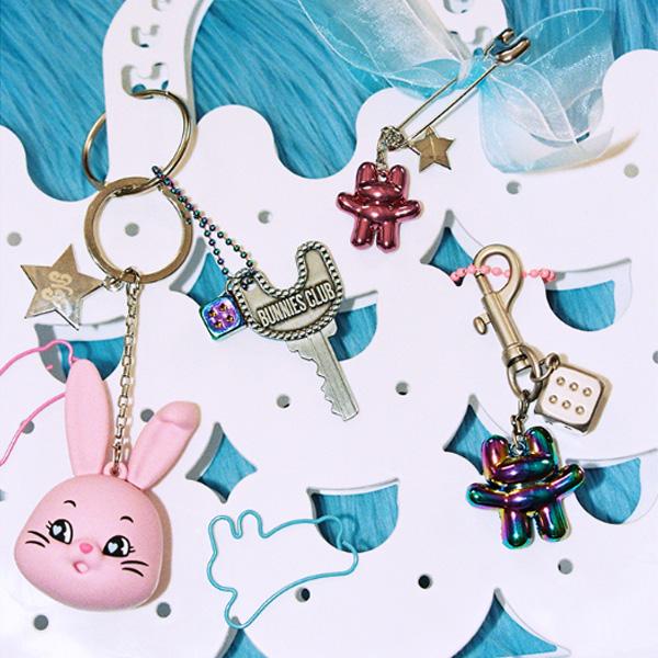 専用★公式NewJeans BUNNIES CLUB DICE KEYRING 公式NewJeans [BUNNIES CLUB] DICE KEYRING