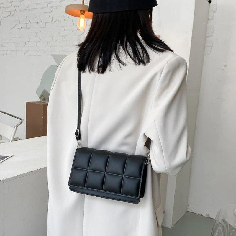 Новые однотонные модные сумки на плечо — фото 7