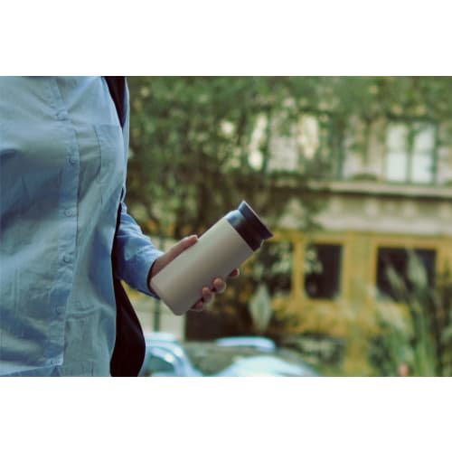 KINTO Travel Tumbler, 500ml, Sand Beige, Double-Sided Vacuum Wall, Insulates Hot and Cold Drinks, 20949