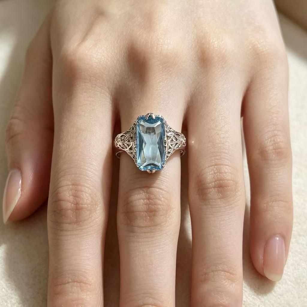 Retro Unique Square Crystal Hollow Carved Silver Color Ring for Women New Luxury Temperament Ladies Party Premium Gift Jewelry