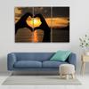 Dreiteiliges Bild auf Leinwand. Hände formen sich zu einem herzförmigen Sonnenuntergang