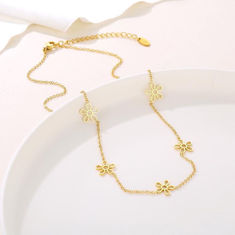 

French Retro Floral Clavicle Necklace: Versatile Non-fading Stainless Steel Jewelry for Women 100% Titanium Steel золотой
