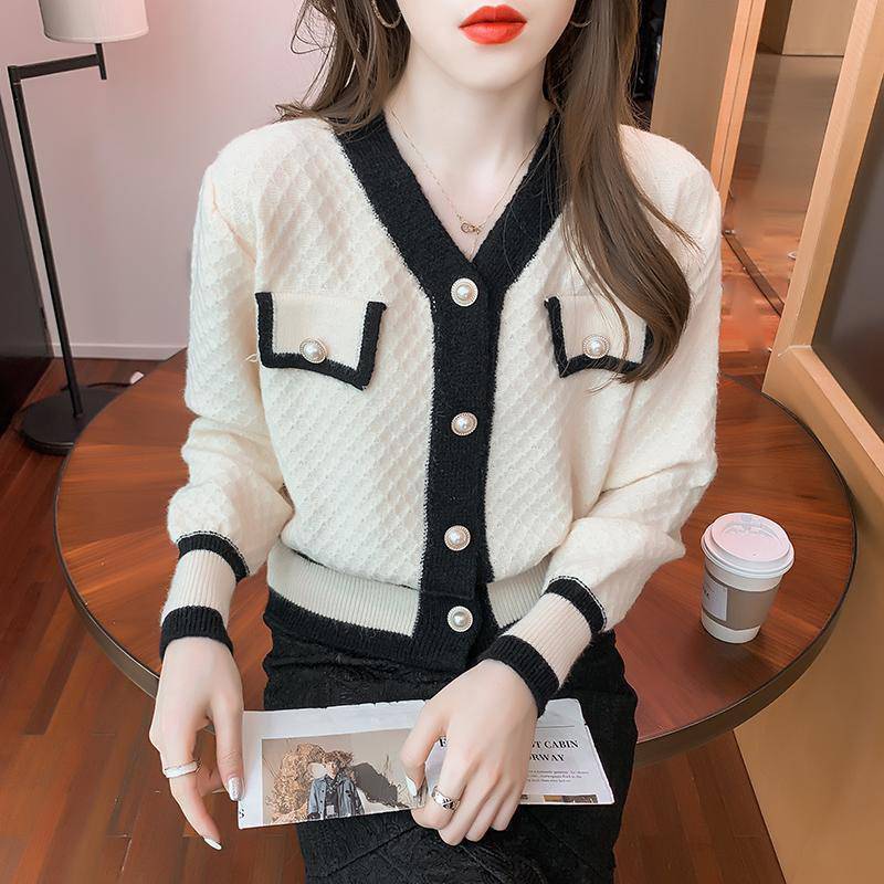 New Versatile Sweater Cardigan Trendy Spring and Autumn High-end Short Knitted Top Women's Design Niche Coat