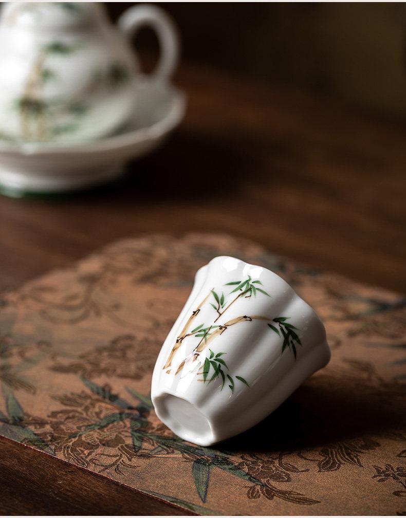 Hand-Painted Gongfu Master Tea Cup - Large Capacity White Porcelain 