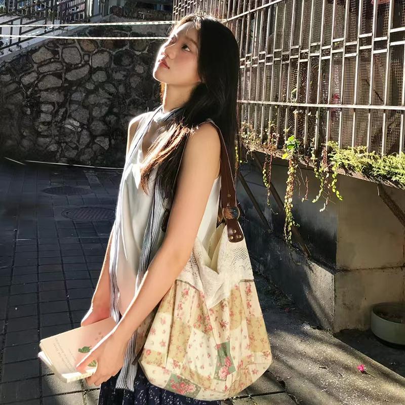 Floral Patchwork Canvas Shoulder Bag Vintage Lace Trim Hobo Bag Large Capacity For Commute & Travel Women Lightweight Handbag