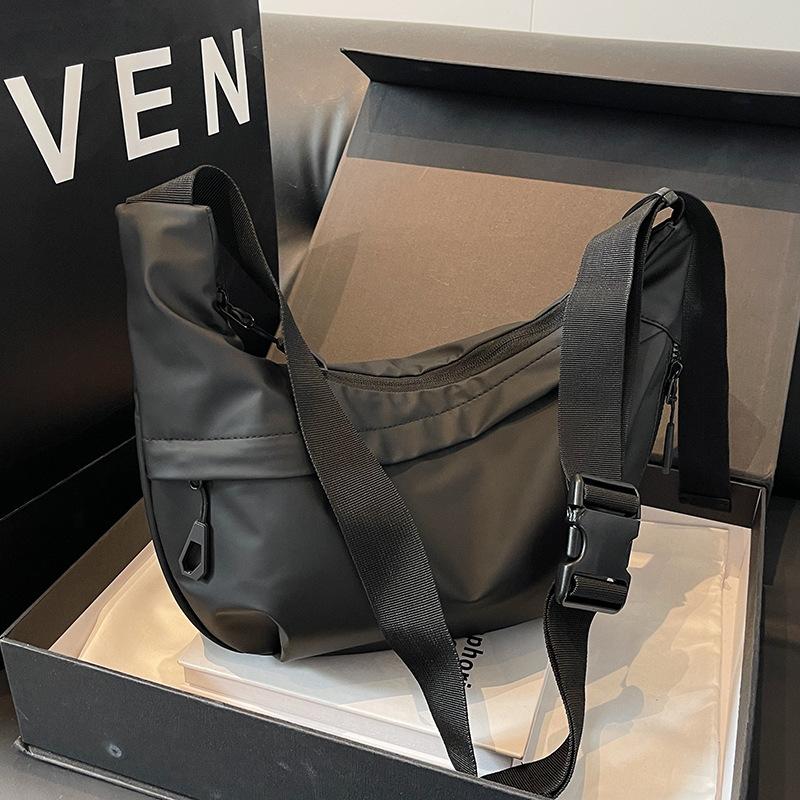 

Сумка из нейлоновой ткани для женщин 2024 года, новая высококачественная текстура, нишевая, весна-лето, универсальная, вместительная, сумка через плечо, сумка-пельмень