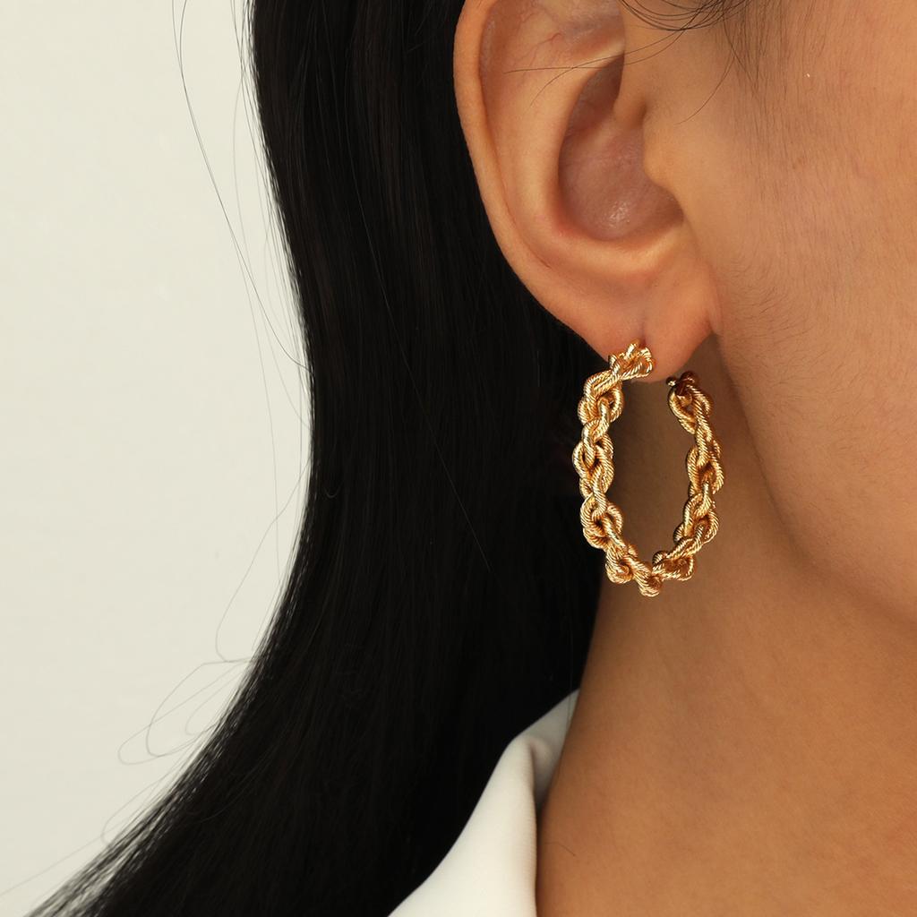 Retro French Hong Kong Style C-shaped Twist Earrings, Simple and Versatile Daily Commuter Stud Earrings, Design Sense Niche Earrings