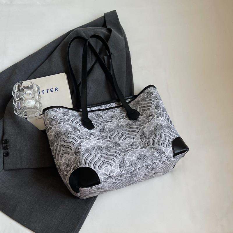

Trendy Retro Medium Size Tote Bag For Women With Soft Pu Material And Simple Design Without Pendant чёрный