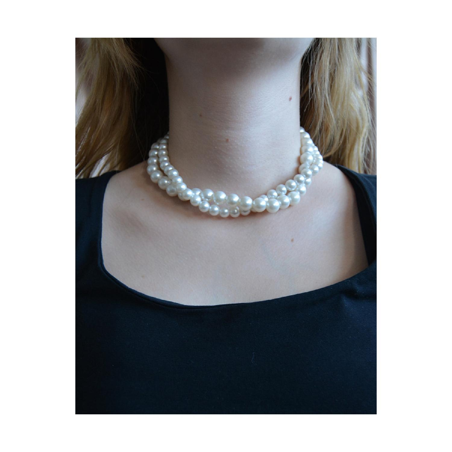 

Женское колье с жемчугом