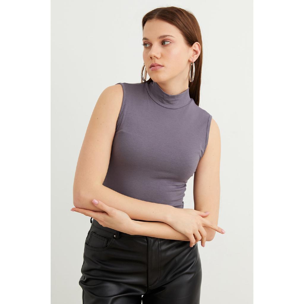 Dámské bílé tělo bez rukávů