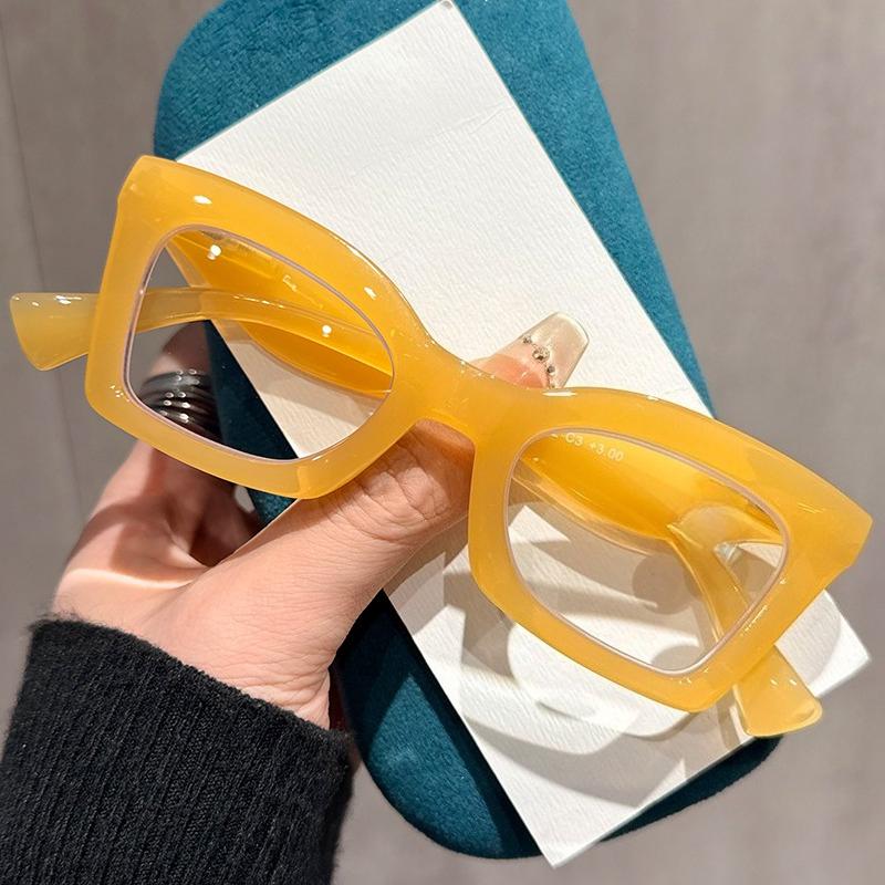 Large-Frame Anti-Blue Light Reading Glasses with Spring-Loaded Temples for Women Stylish and Comfortable Reading Glasses