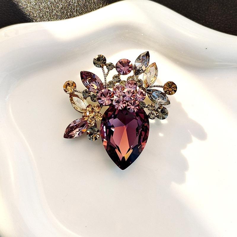 Quality Crystal Flower Brooch, Fashionable and Exquisite, Luxurious and Stylish Pin, Coat Accessory Crystal flowers