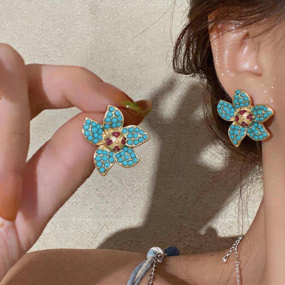 Retro Turquoise Purple Zircon Flower Stud Earrings for Women No Piercing Imitation Gem Filigree Oval Ear Clip Ethnic Jewelry