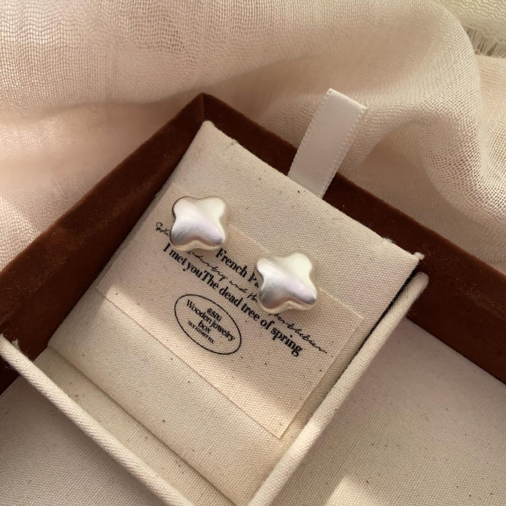 Exquisite niche metal brushed matte ball stud earrings for women's commuting senior temperament simple and versatile earrings