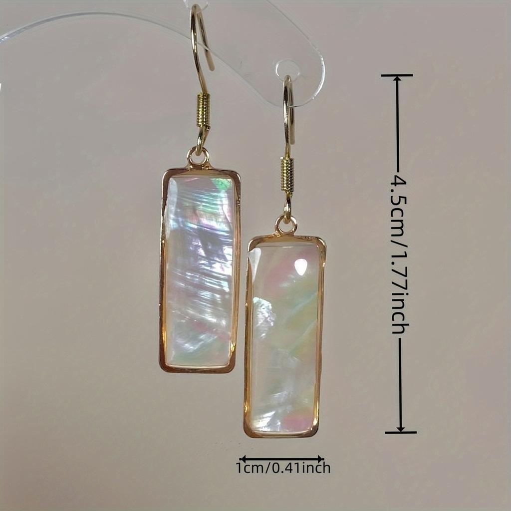 1 pair of luxurious long earrings. Suitable for women's daily decoration and parties. Elegant Bohemian style accessories.