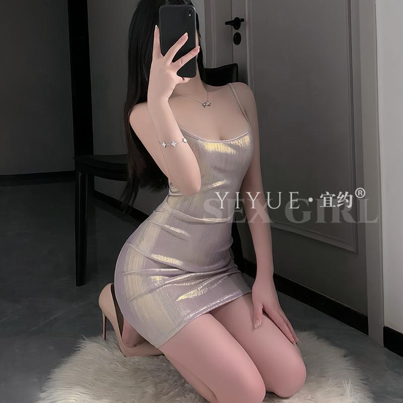 Yiyue Erotic Lingerie, sexy and hot girl halter, shiny nightclub hip-hugging dress, women's uniform, tempting no-take sleeping dress 1309