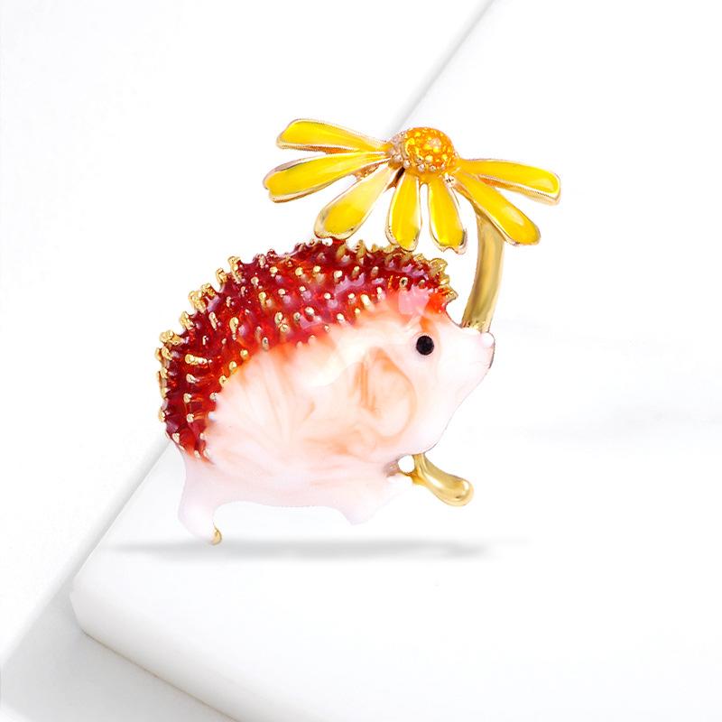 Brooch, cute cartoon, hedgehog brooch, scarf buckle, enamel glaze, drip oil, brooch, daisy brooch