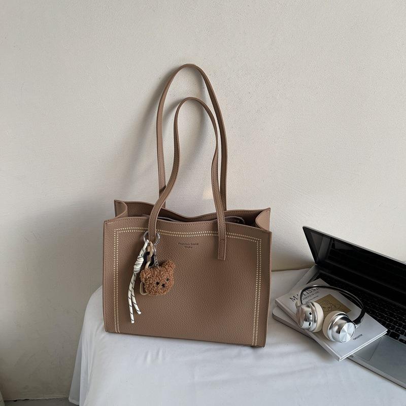 Fashion and high-value retro bag 2025 new women's bag simple shoulder bag commuting to work large-capacity tote bag