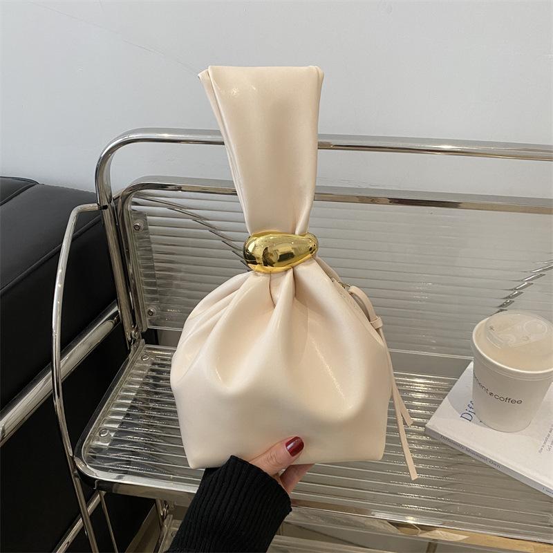 Luxury Designer Soft Leather Clutch Bag Women Pleated Mini Bucket Pouch with Temperament Side Zipper for Party Evening